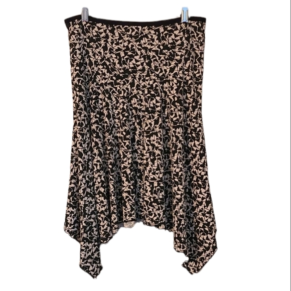 Diane Von Furstenberg Dresses & Skirts - DIANE VON FURSTENBERG white and black abstract asymmetrical skirt sz 4